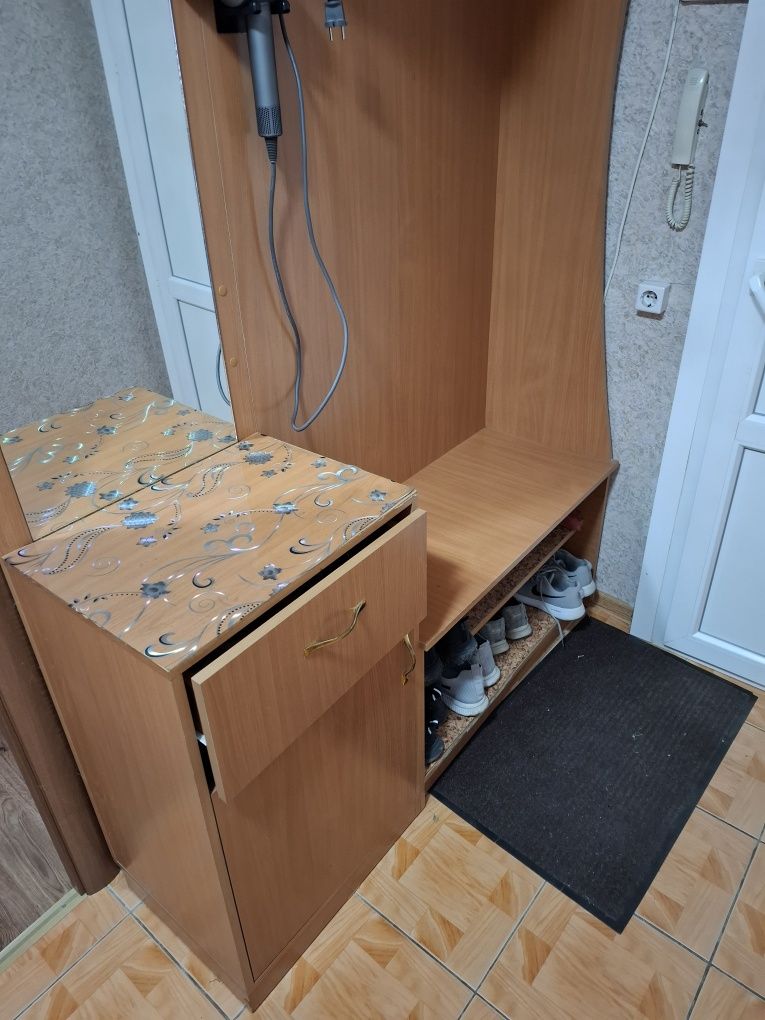 Продам прихожую б/у в хорошем состоянии