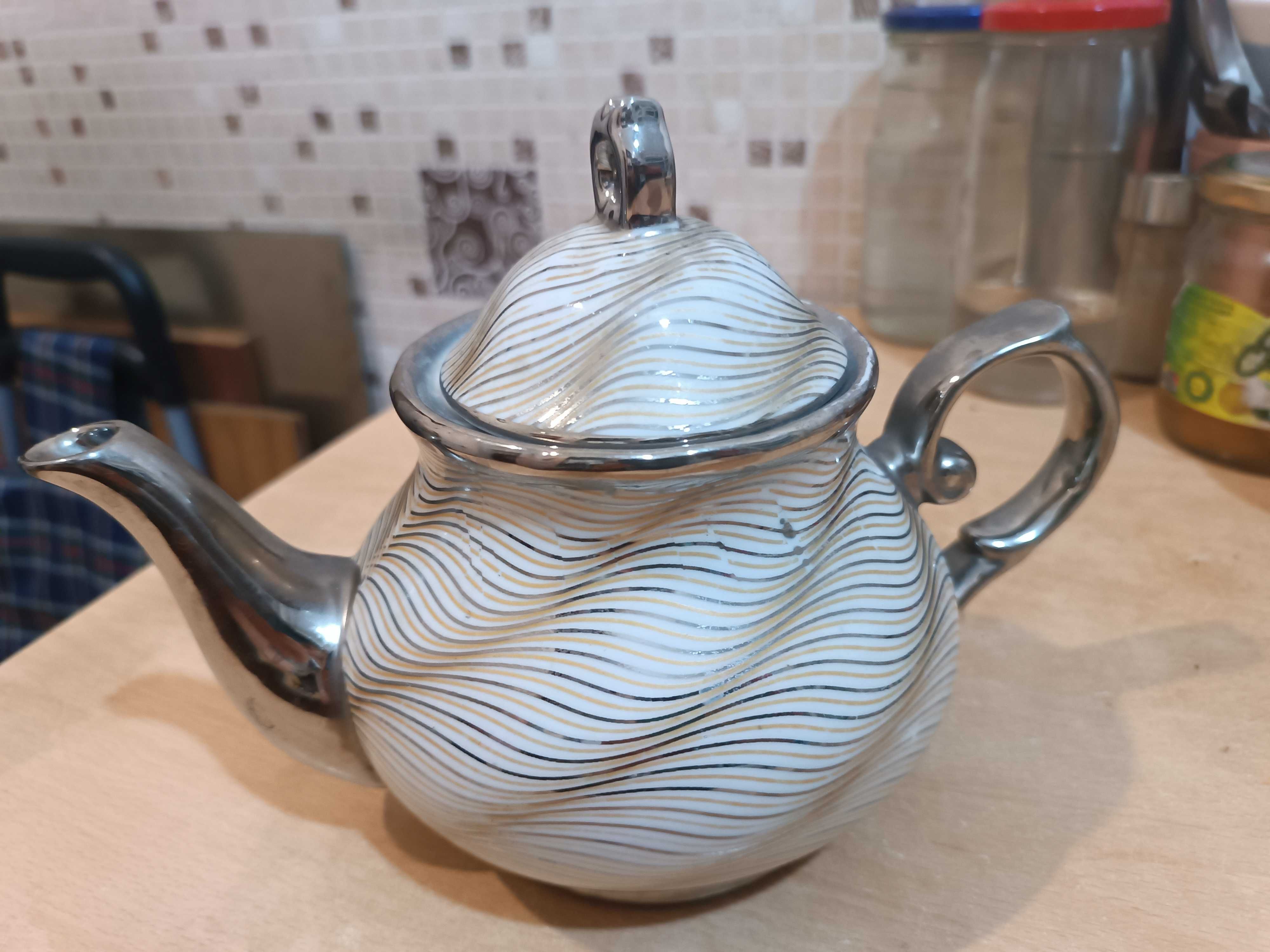 Продам красивый чайник