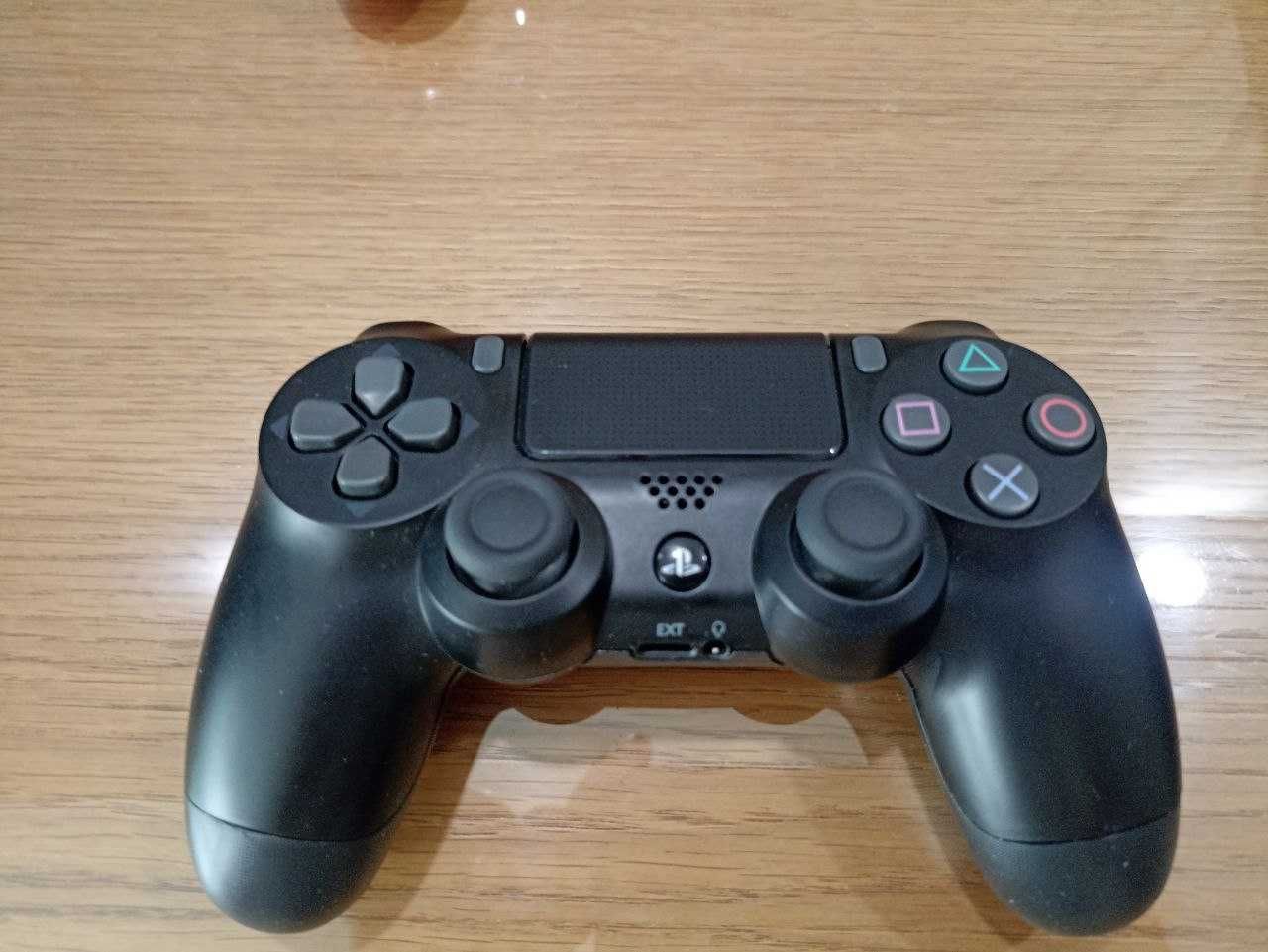 PS4 Pro 1TB | В хорошем состояние + аккаунт с играми