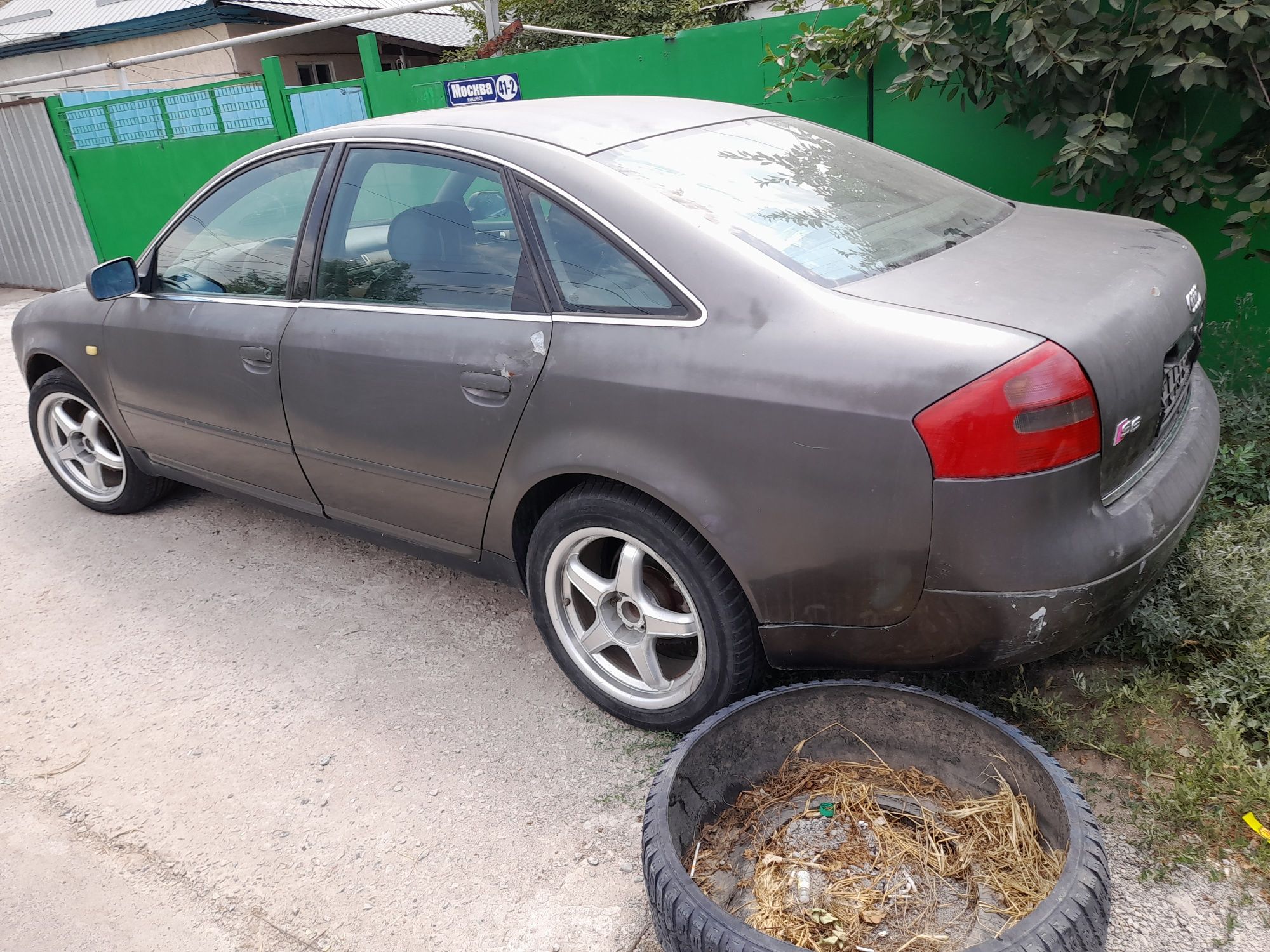 Срочно    Продам   Audi   A6.  2.4 л