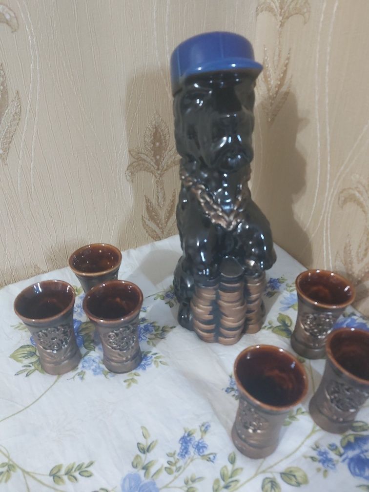 Ваза новая. Сервиз новый на 6-ть персон.