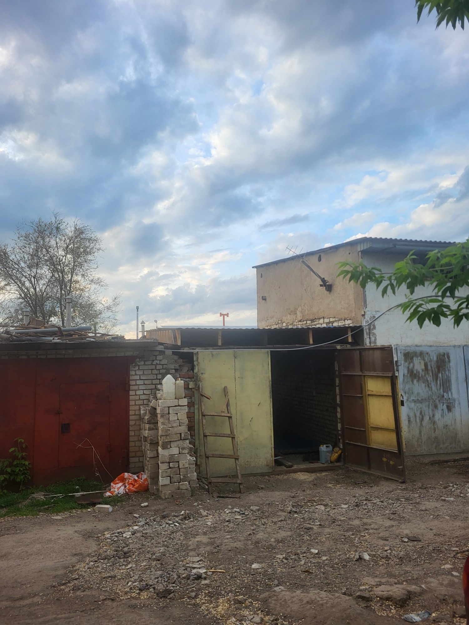 Продам гараж в востоке