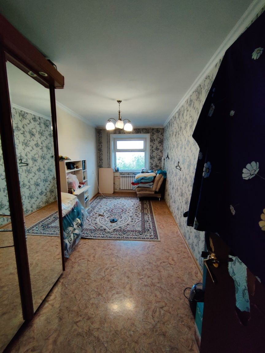 ПродажПродажа квартиры, 16 микрорайон, 15 дом