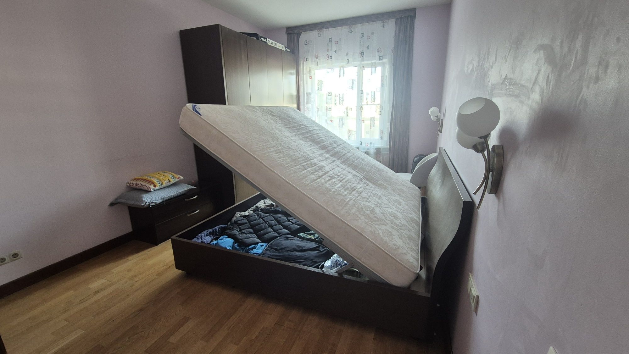 Продам спальный гарнитур