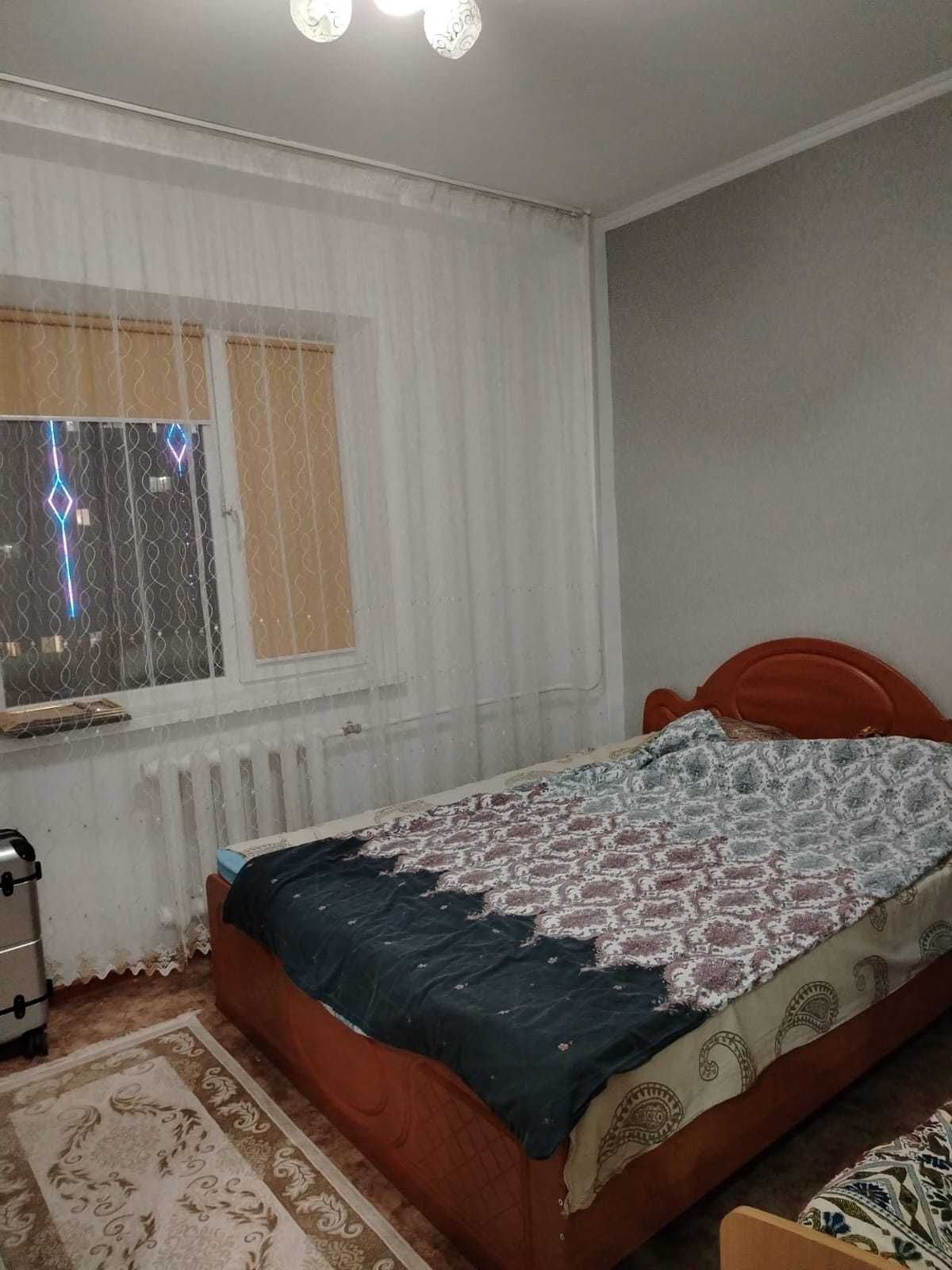 Продам двухкомнатную квартиру в 5 мкр. дом 27г 4 этаже.