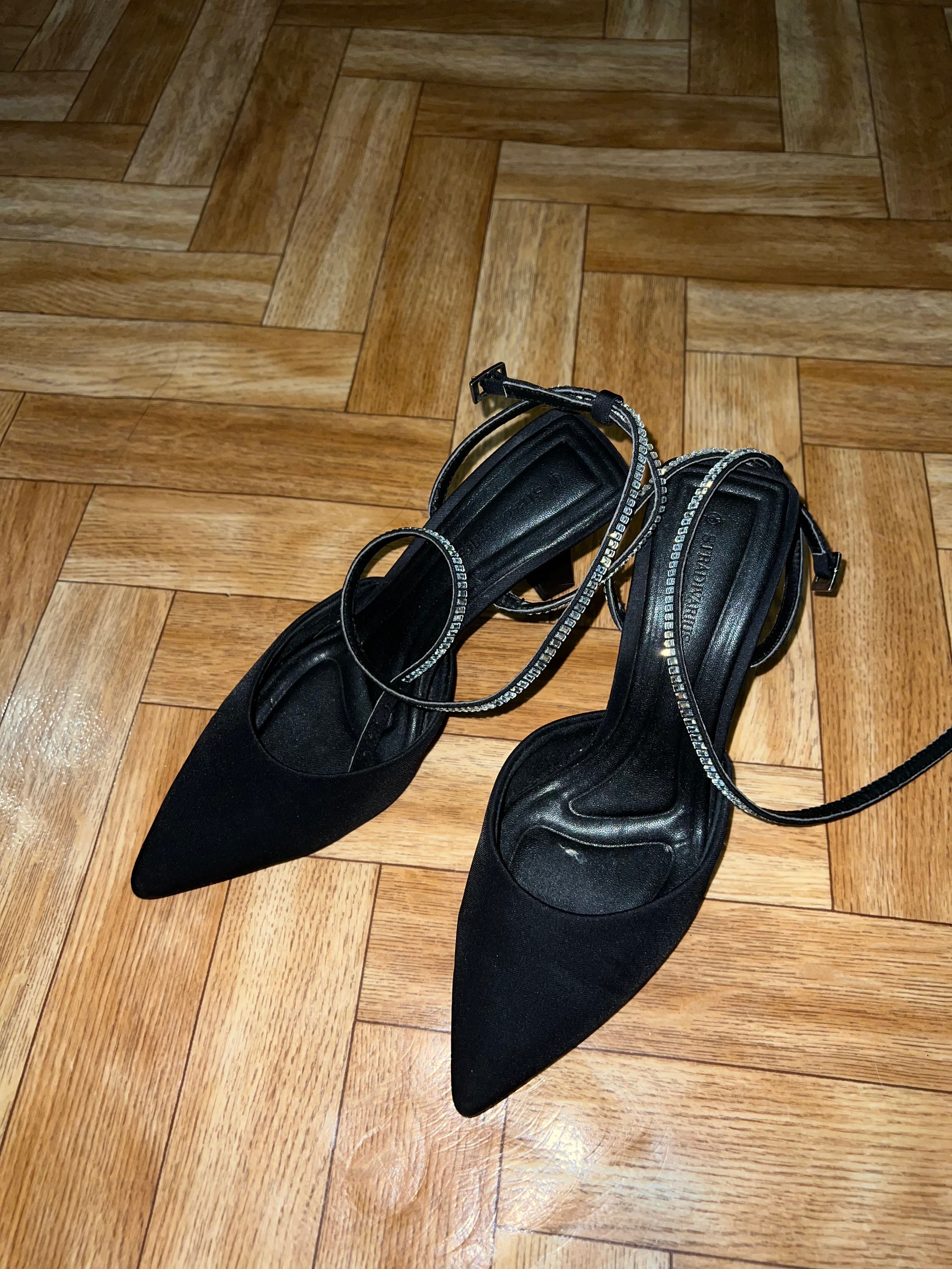 Босоножки черные Stradivarius 38 размер