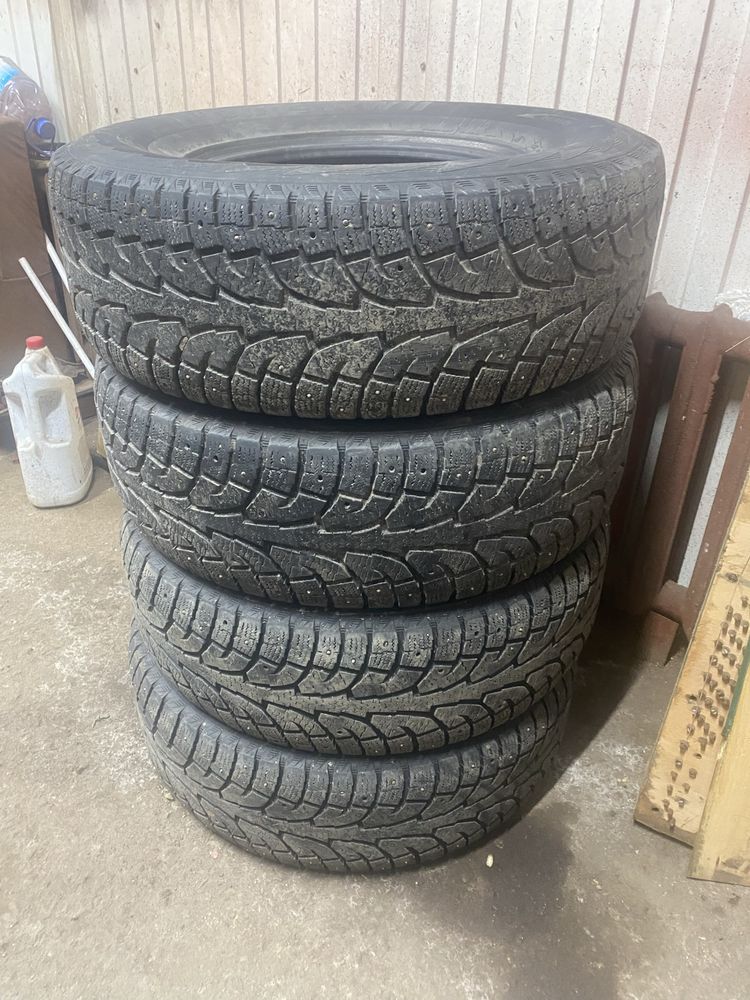 Продам резину на 275/70 R16