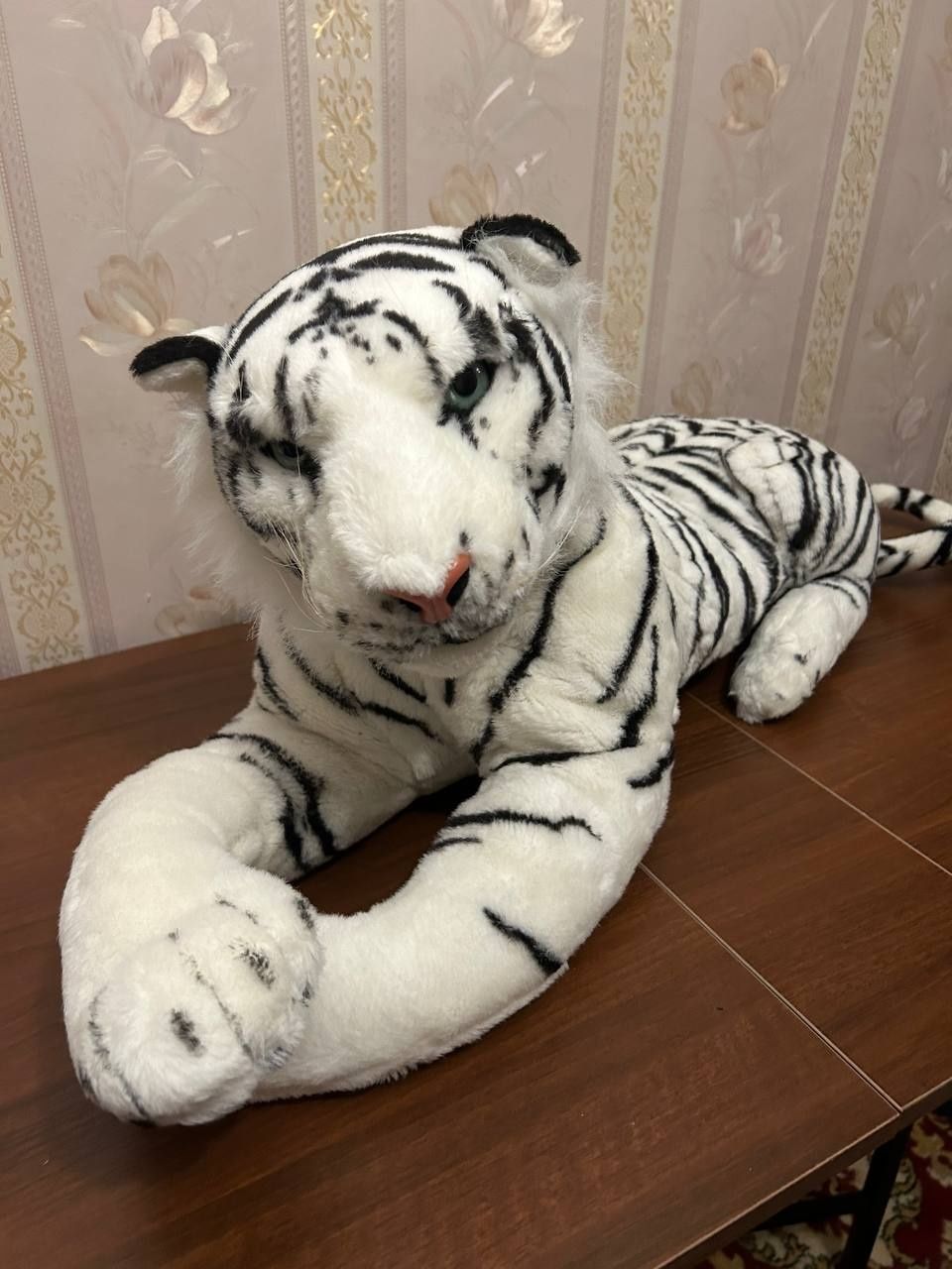 Мягкие игрушки пантера и белый тигр