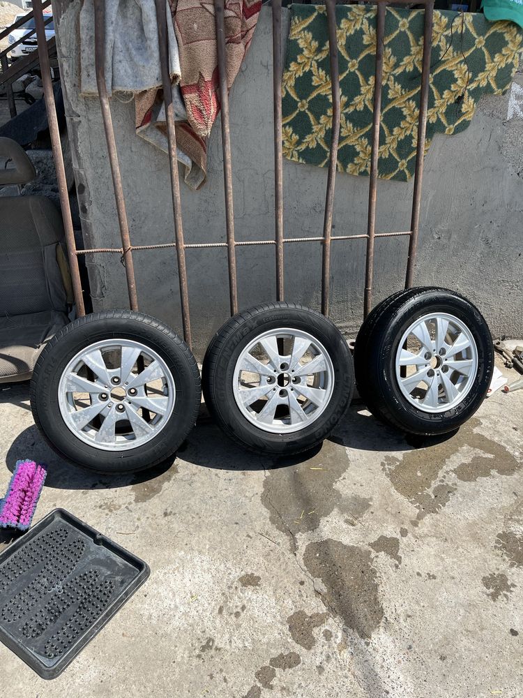 Продам 3 диски от приоры в отличном состояние  r14