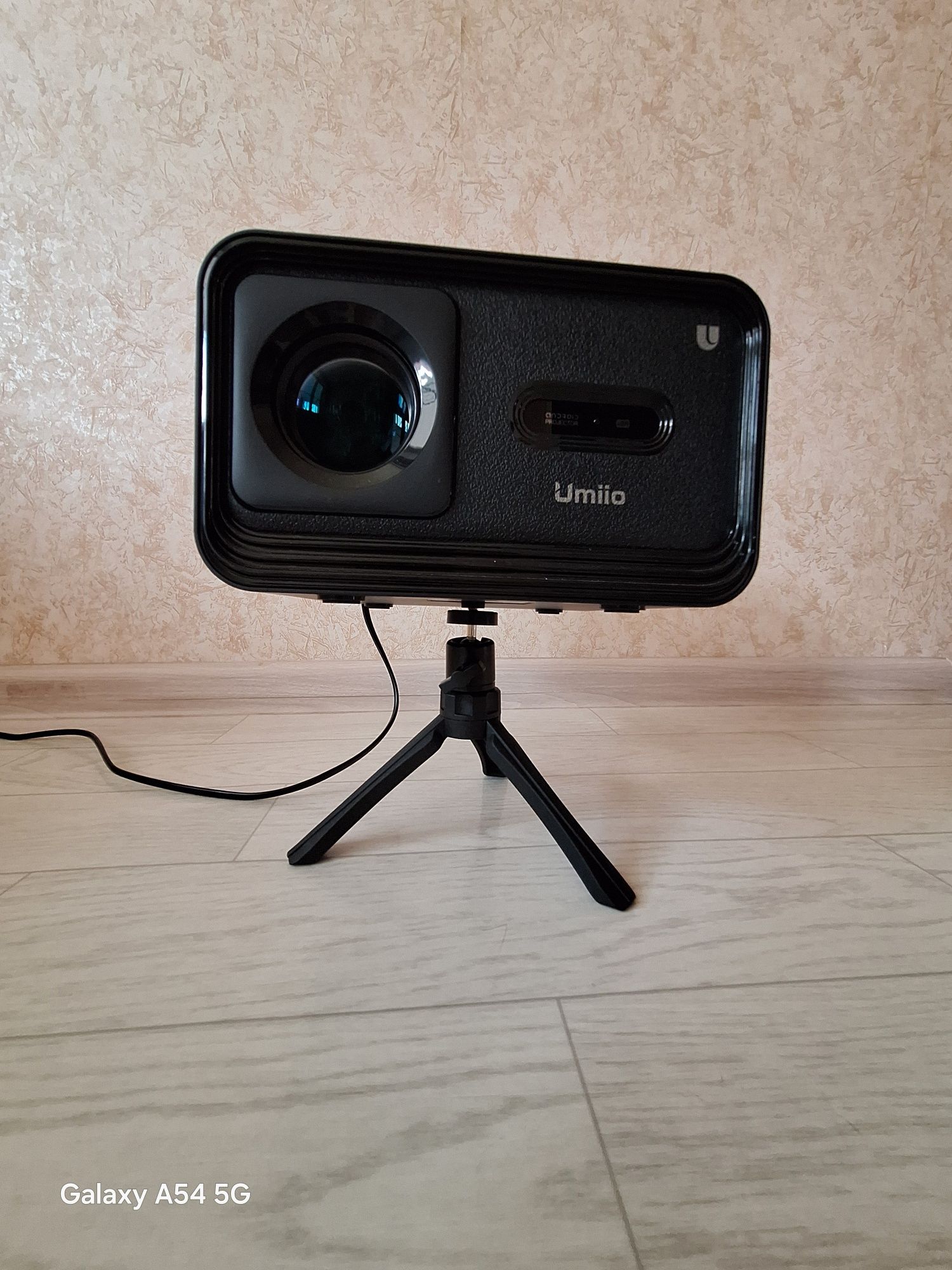 Проектор Umio U8 Pro + экран
