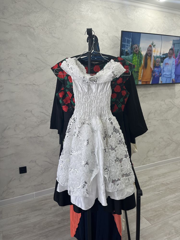 Продам детские платья