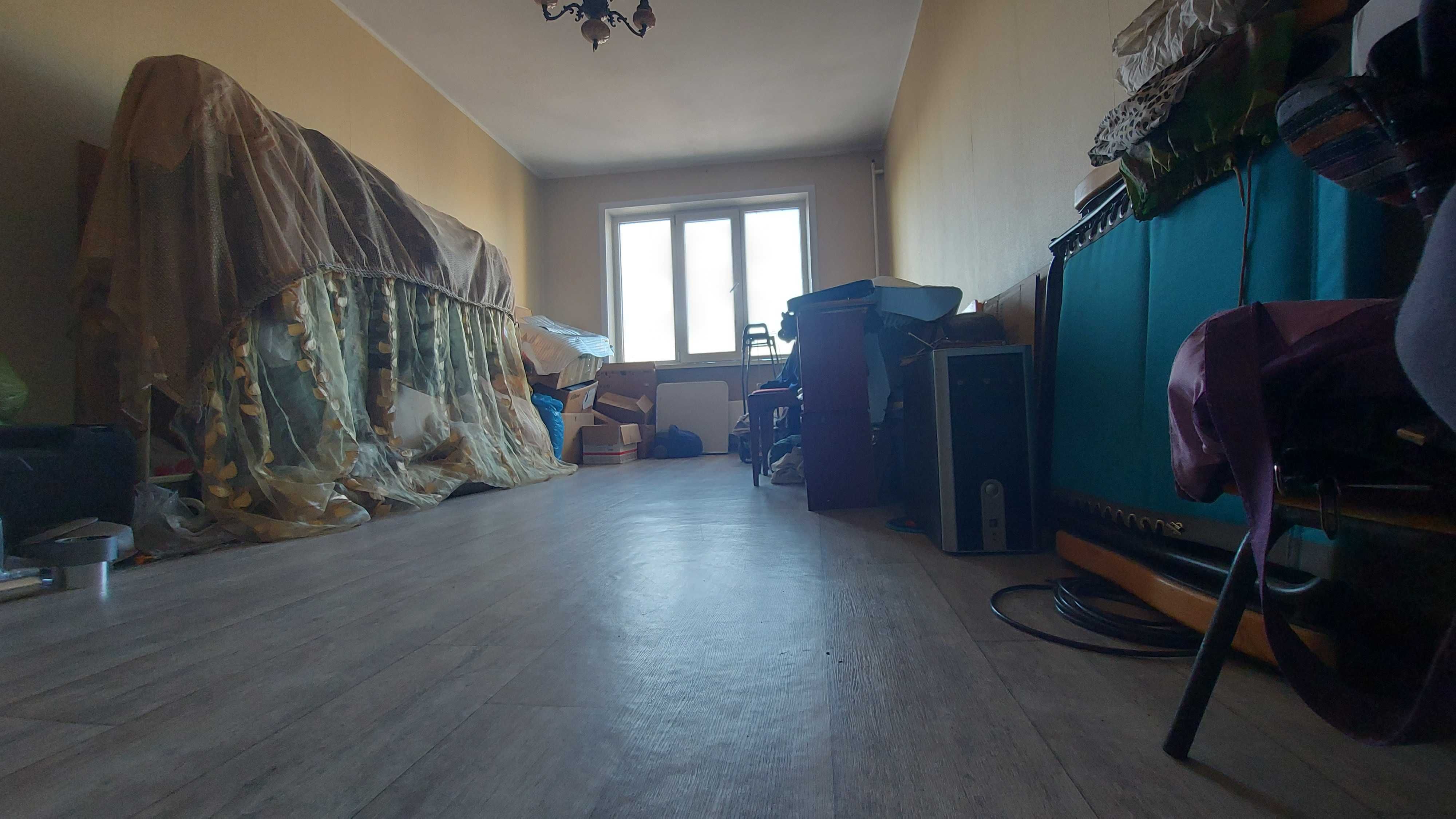 продам 4-ёх комнатную квартиру, Алматы,Аксай-3а, д.63. НЕ угловая