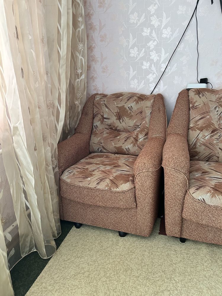 Диван с двумя креслами