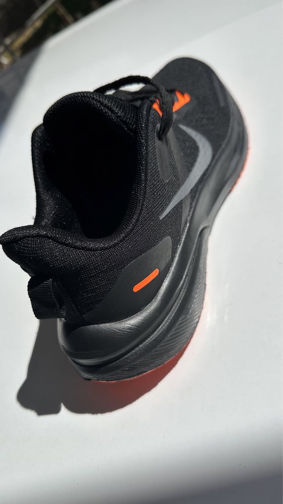Продаю кроссовку NIKE оригинал.