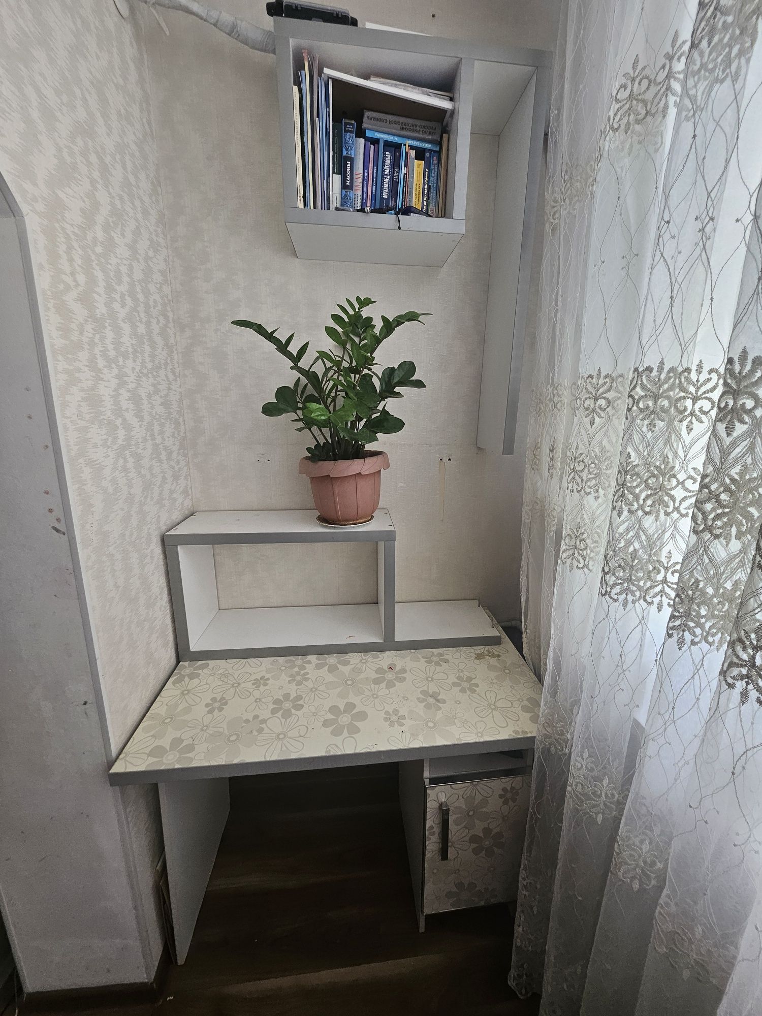 Парта с полкой для книг
