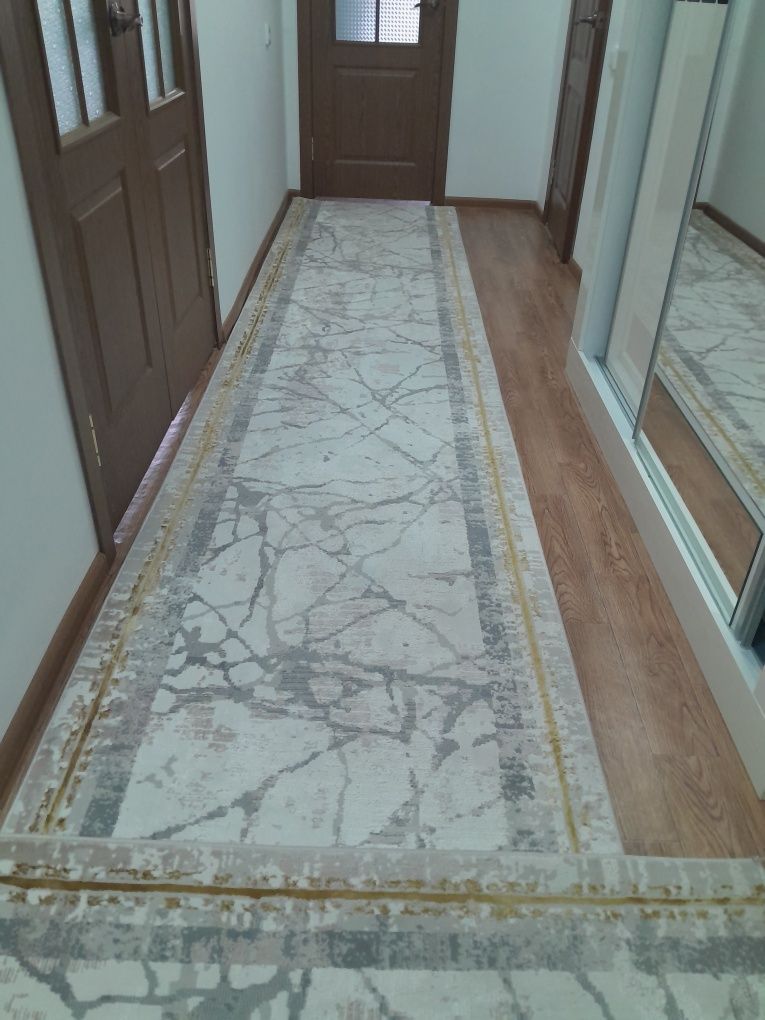 Ашық түсті дорожка, Овал кілем