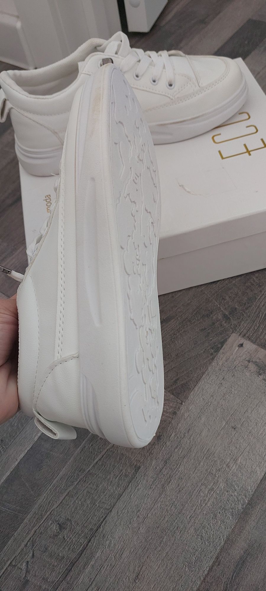 Продам женский кеды