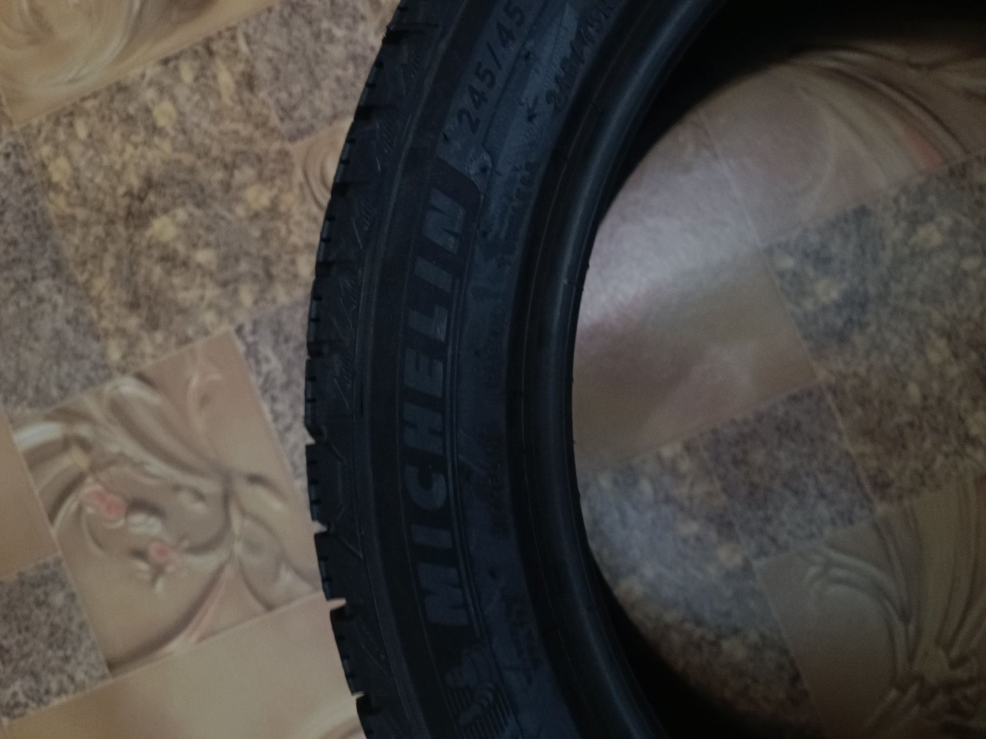 Шины мишлен новые R18 2шт