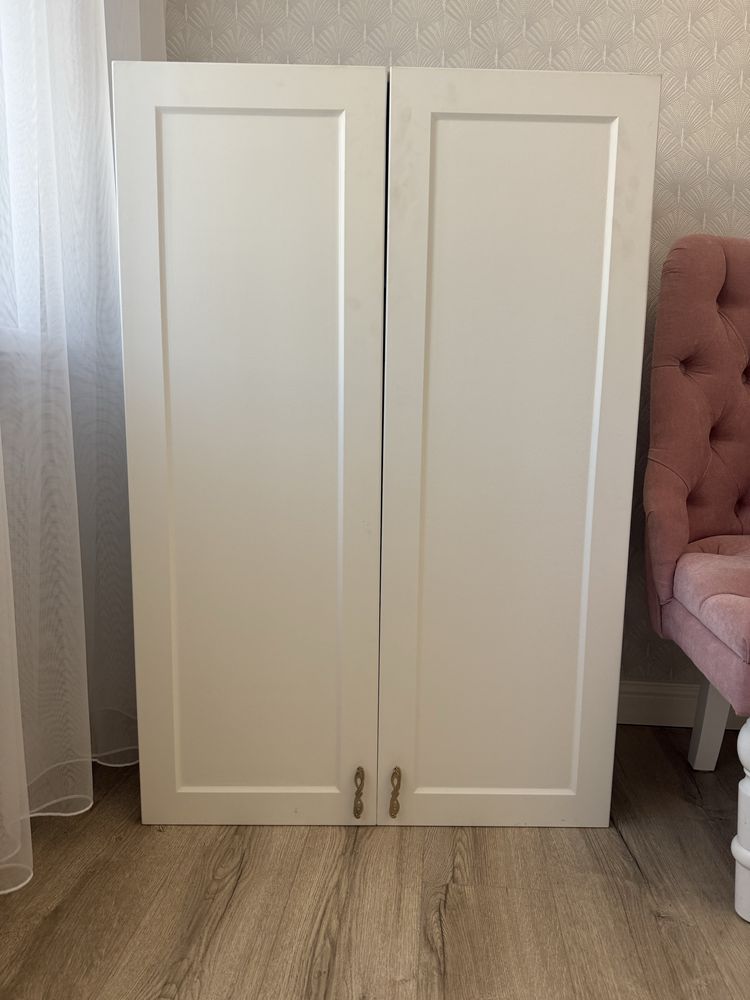 Продам настенный небольшой шкаф