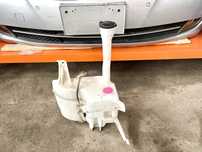 Бочок омывателя с моторчиком на Camry 50 55 Камри 50 55