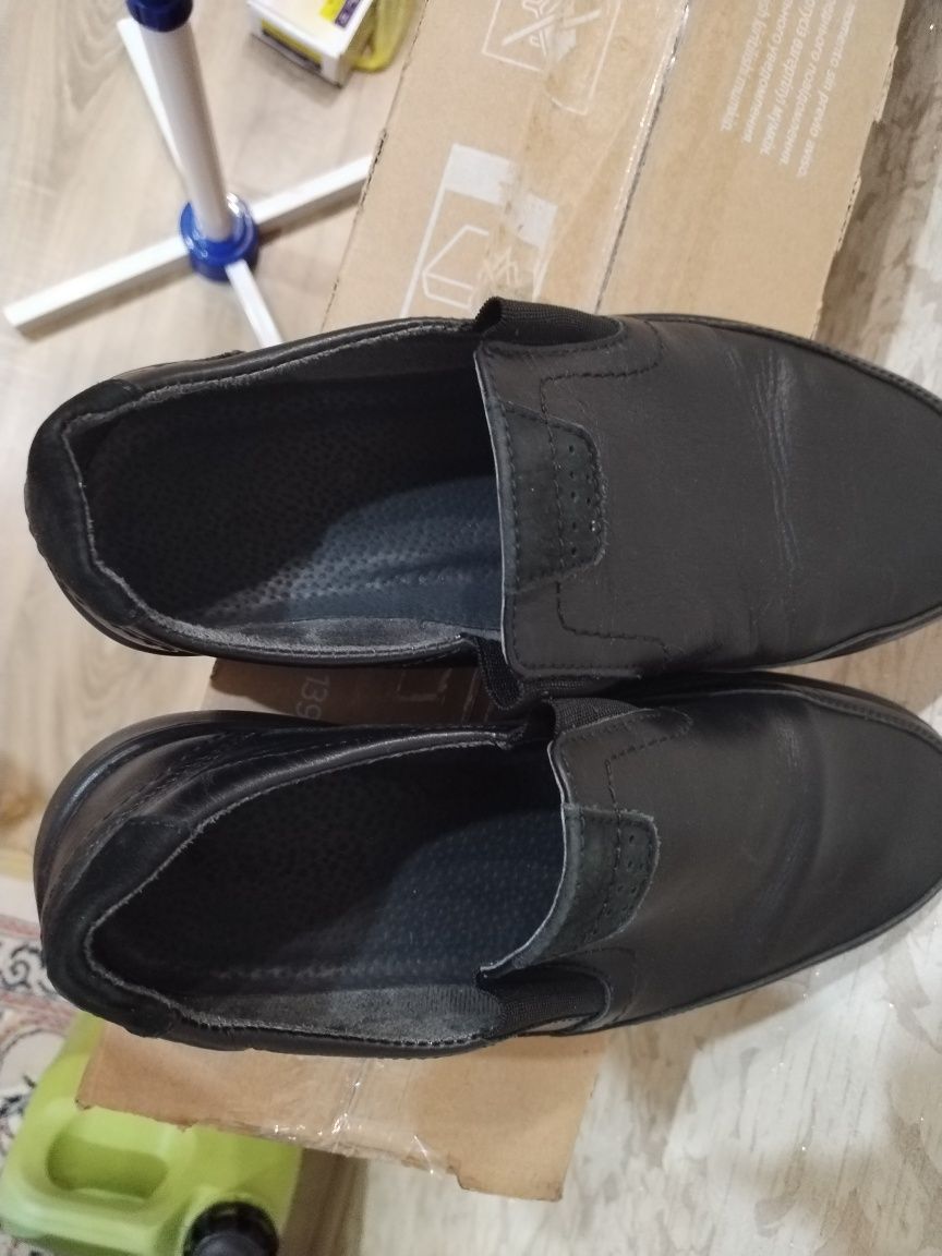 Продам мужскую обувь