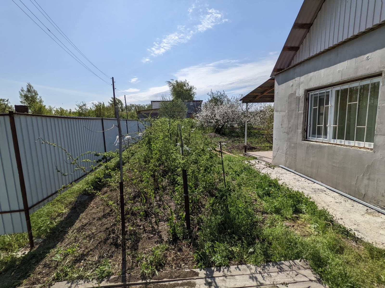 Продам дачу на берегу озера, 2-я дачная налево, общество Никель.