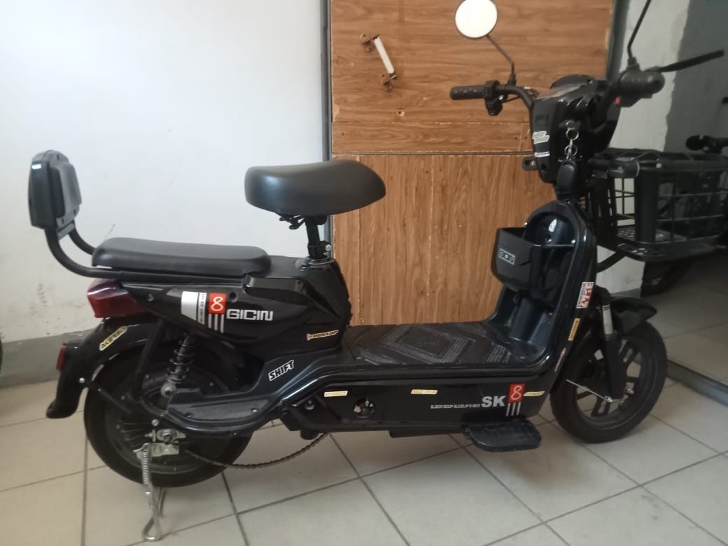 Продаю Электровелосипед sk8,и 2 шлема в подарок