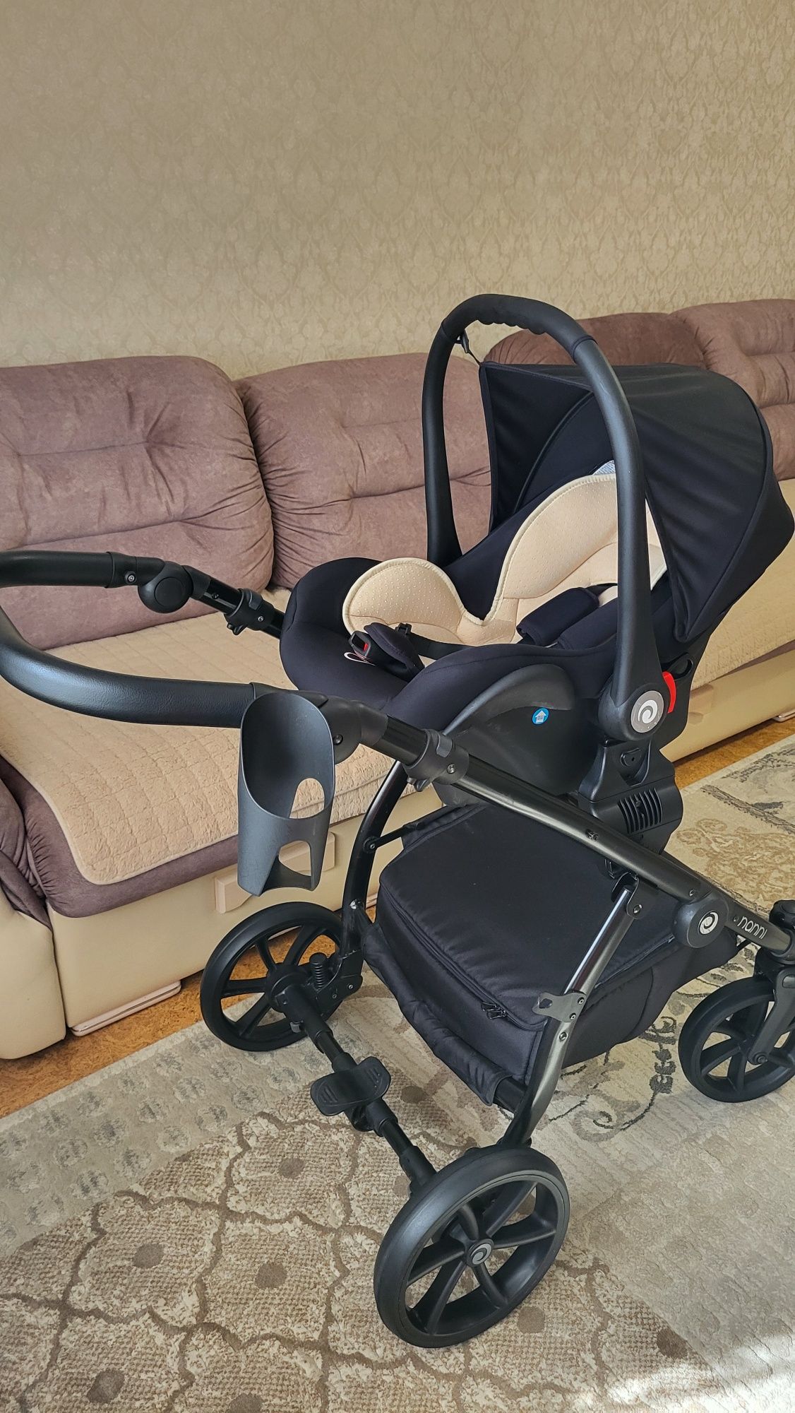 Продаю коляску Tutis Nanni 3в1
