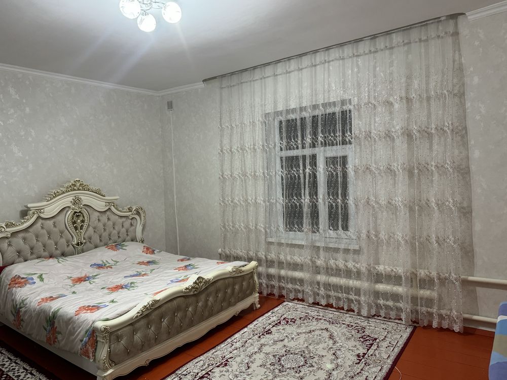 Срочно үй сатылады. Бағасы келісімді. Саудасы бар. Барлық зат қалады
