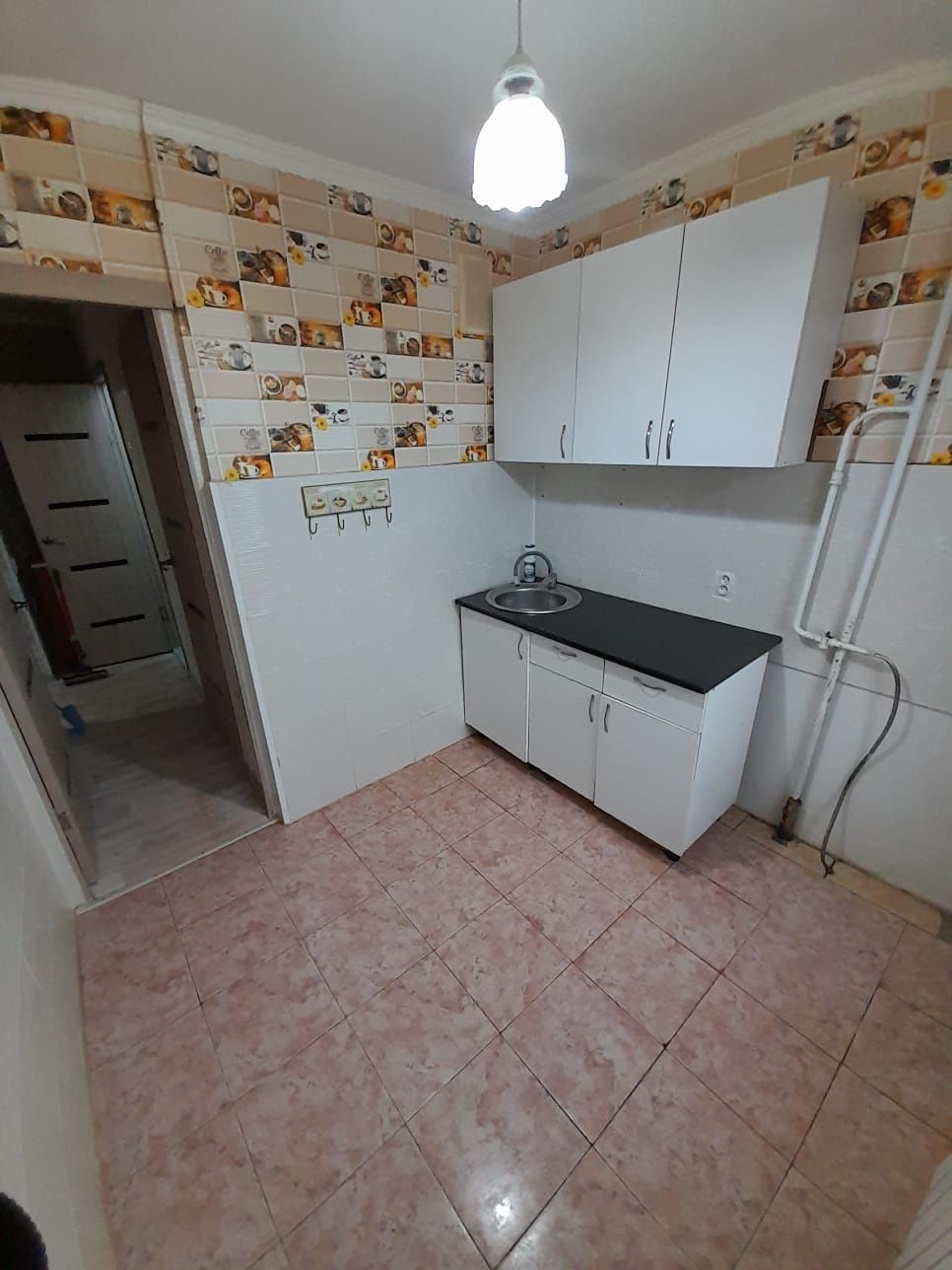 Продам двухкомнатную квартиру микрорайон дружба дом 21 возле 3 школы..