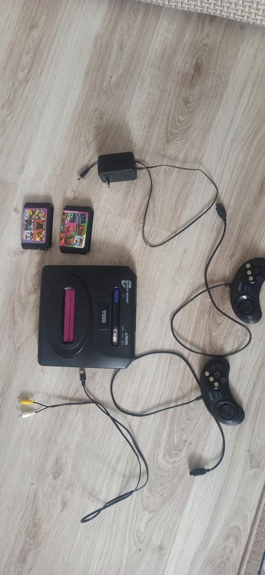 Сега Sega Mega Drive 2+встроен.игры + 2 картриджа