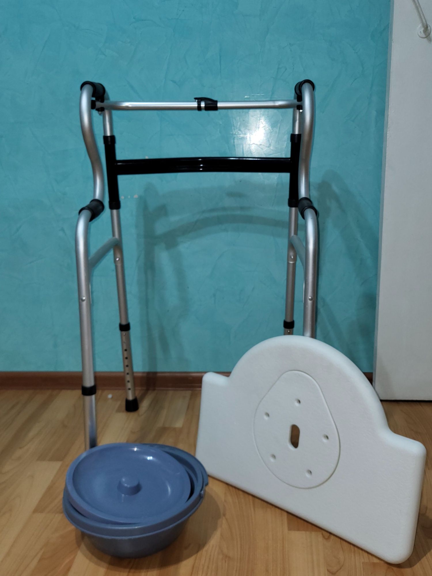 продаю ходунки, горшок полный набор, горшком не пользовались