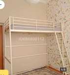 Кровать Икеа -чердак. Продам второй ярус металлическая светлая