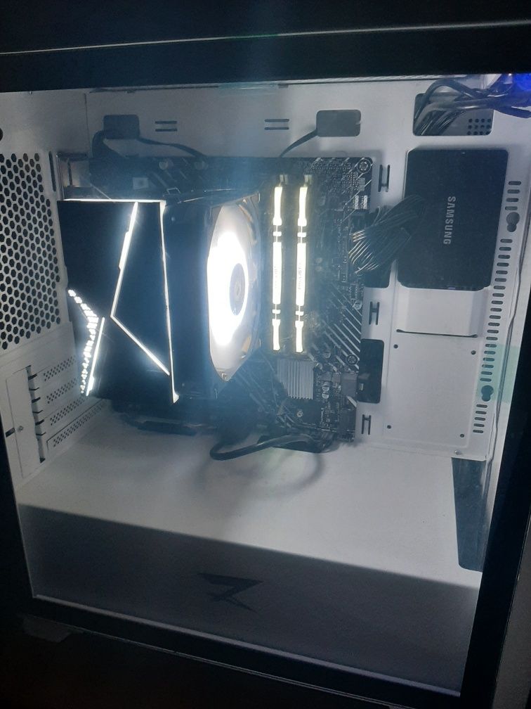 Игровой компьютер Intel i5 12400, GTX 1070 Ti, 16ГБ ОЗУ, 1ТБ SSD.