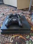 PS 4 и 2 джостика