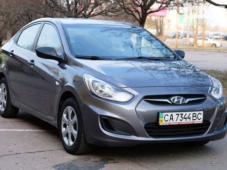 Решетка радиатора на Хэндай Акцент 11-/Hyundai Accent 11-