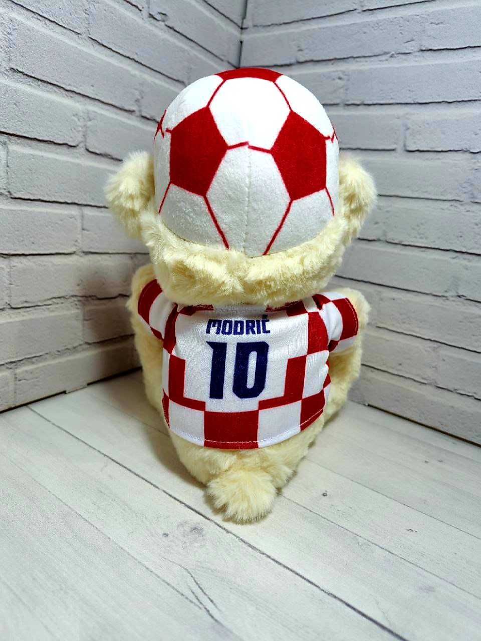 Мягкий медвежонок футболист "Модрич"