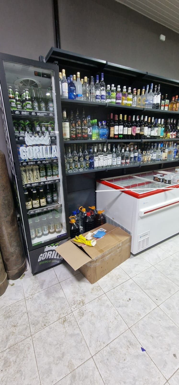 Торговое оборудование стеллажи прилавки полки витрины магазина