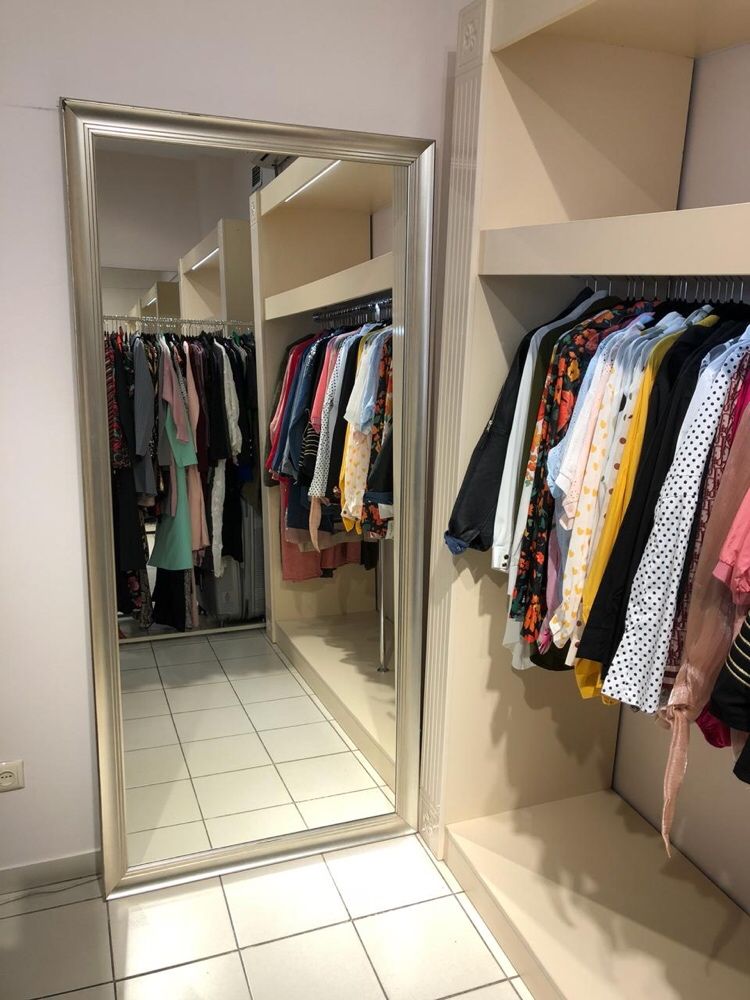 Продам мебель для бутика женской одежды