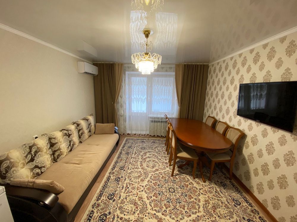Продам стол и стулья (6 шт)
