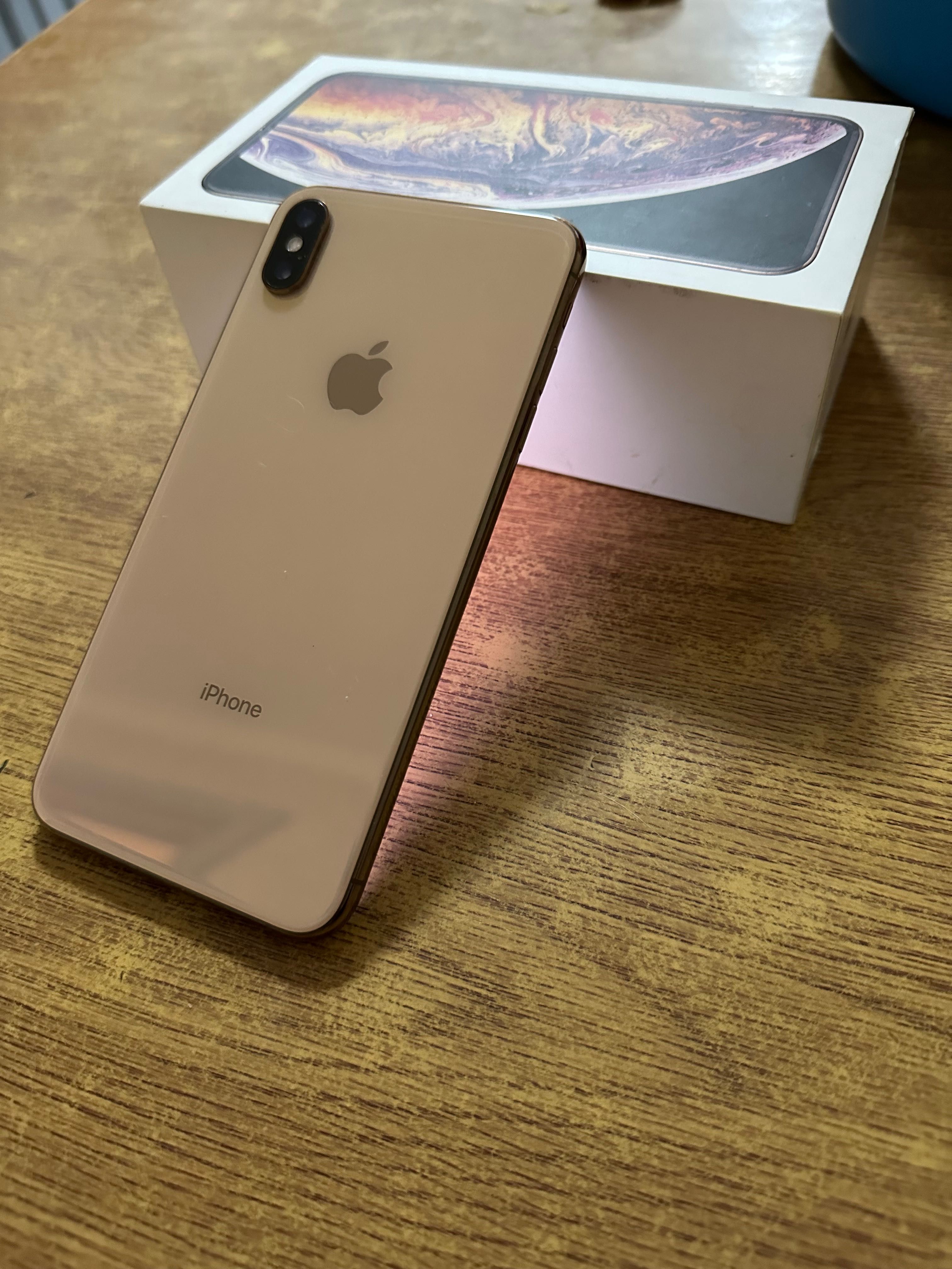 Телефон iPhone XS Max