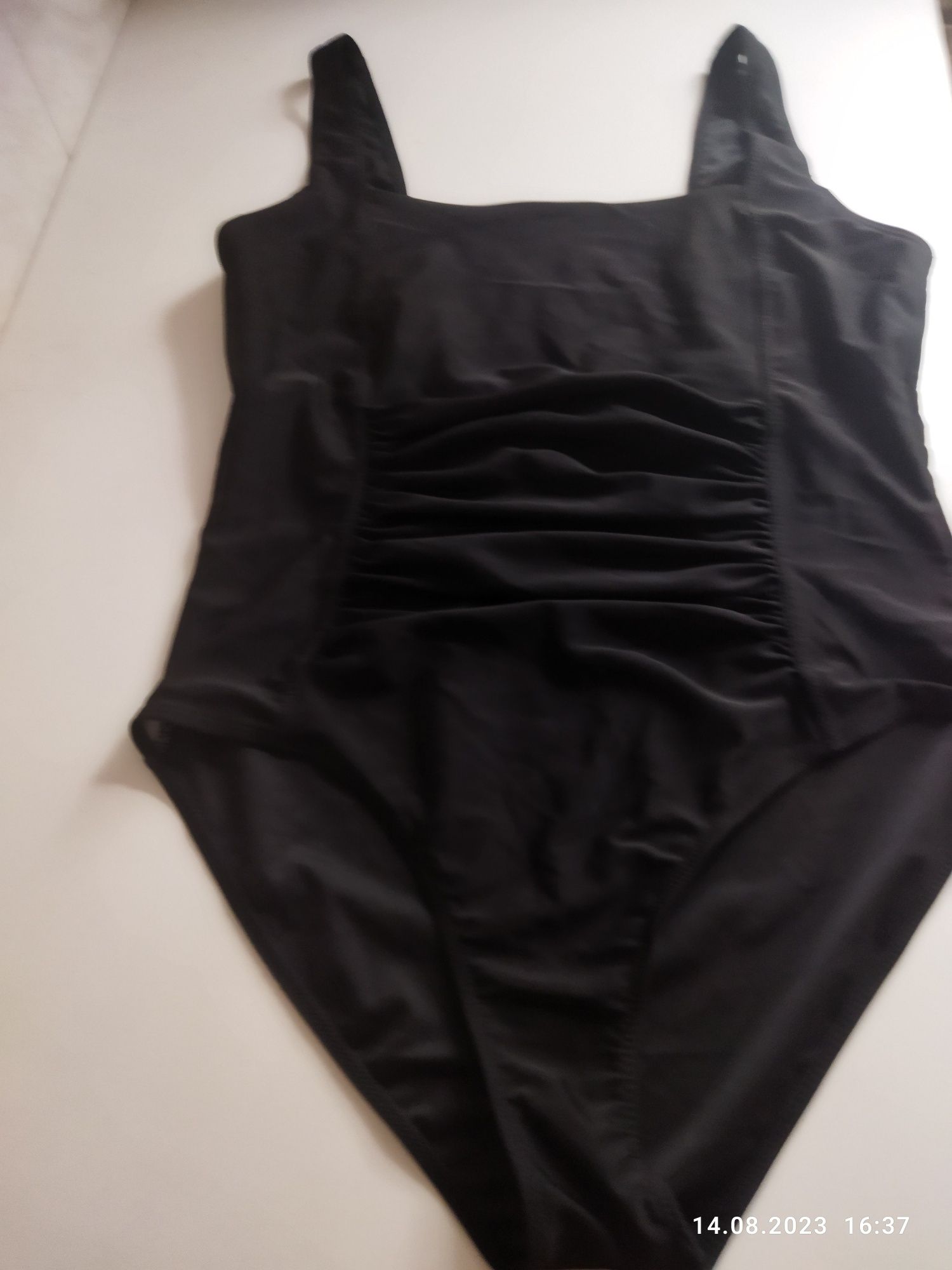 Продам сплошной спортивный купальник 50-52 р