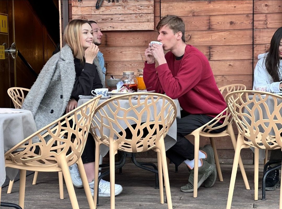 Стулья пластик ,столы отличного качества