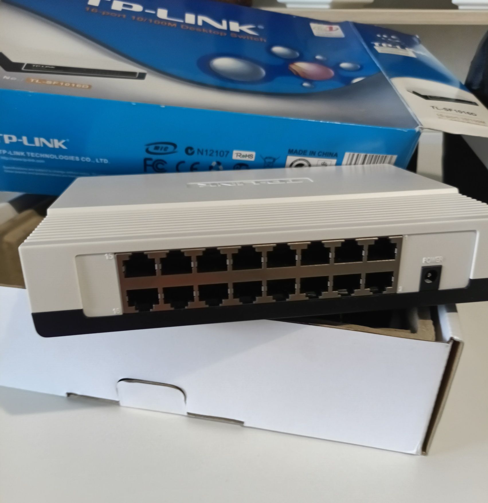 Коммутатор TP-LINK TL-SF1016D