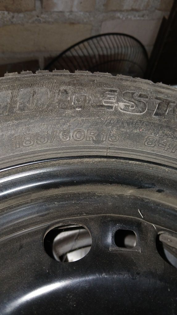 Продам летние шины 195/65 r15 б/у на дисках + запаска 185/60 r15