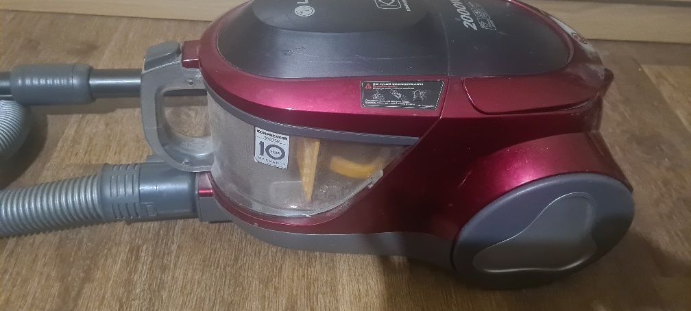 Продам рабочий пылесос LG, мощность 2000 W. Цена: 22 000 тг.