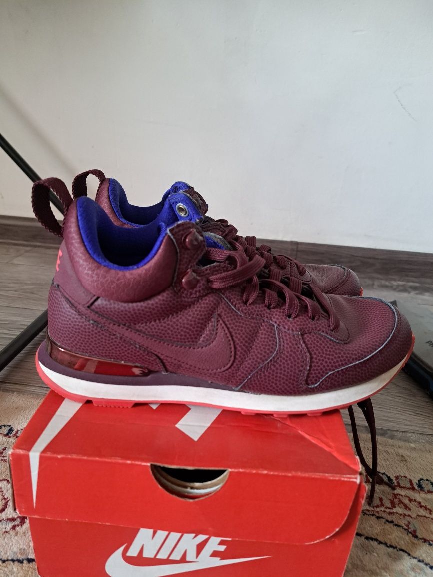 Кроссовки NIKE женские