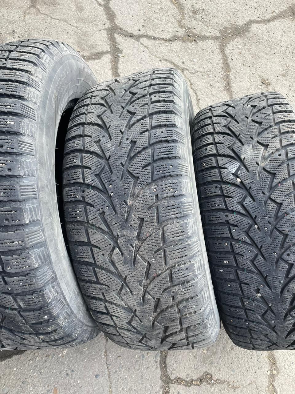 Продам зимние шины Toyo