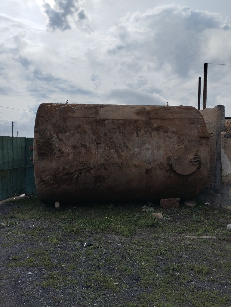 Продаю цистерна 25 тонна, под гсм, состояние хорошее. Торг есть.