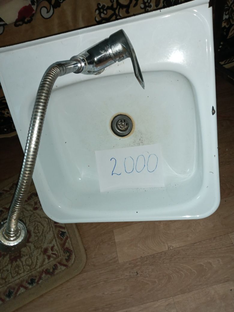Раковина со смесителем